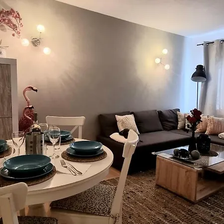 Frangipani - With Terrace & Shared Pool Appartement