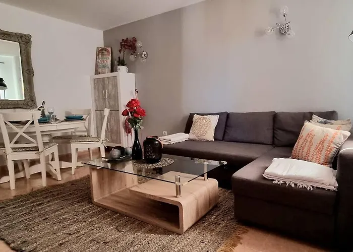 Апартаменты Frangipani - With Terrace & Shared Pool Коральео