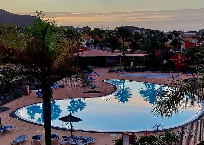 Appartamento Frangipani - With Terrace & Shared Pool