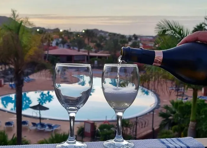 Frangipani - With Terrace & Shared Pool Апартаменты *