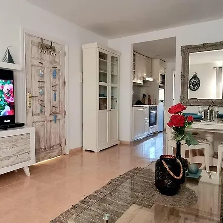 Frangipani - With Terrace & Shared Pool * Κοραλέχο