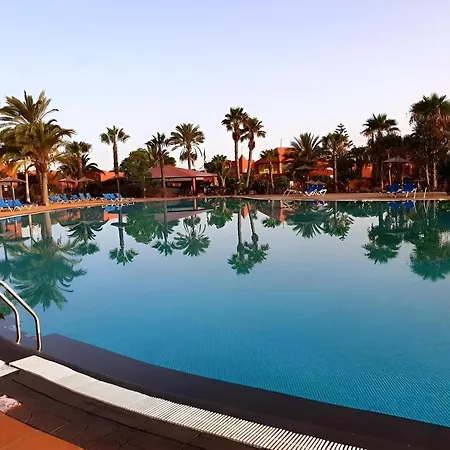 Frangipani - With Terrace & Shared Pool Apartment *