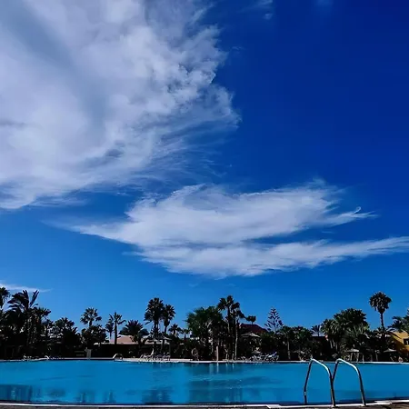 Frangipani - With Terrace & Shared Pool Apartment *