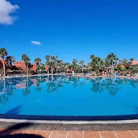 Frangipani - With Terrace & Shared Pool شقة