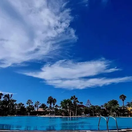 Apartment Frangipani - With Terrace & Shared Pool